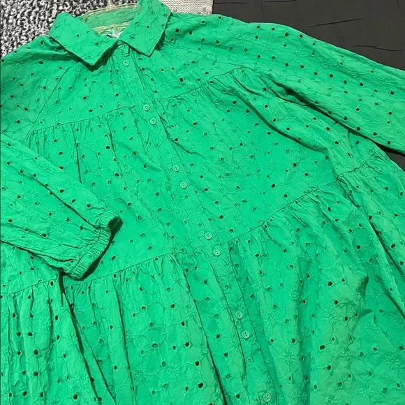 Crown & Ivy Emerald Eyelet Blouse - Picture 11 of 12